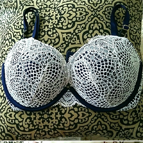 Victoria's Secret Other - Flash sale Victoria's Secret White lace navy bra